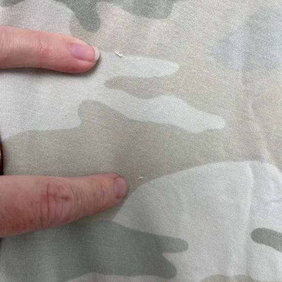 *3/$15* American Eagle Soft & Sexy V-Neck Camo T-Shirt, XS - Picture 3 of 7